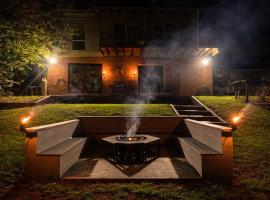 The Riverside Retreat, Farmstay Nature Escape, hotel en Noojee