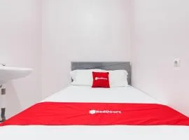 RedDoorz at Terus Manis Suryakencana