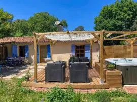 Jolie Maison Avec Jacuzzi