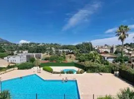 Appartement au calme, avec piscine et vue dégagée