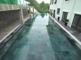 LAKESIDE DAILAI HOTEL, хотел в Bá Hạ