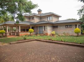 Mt Kenya View Villa 5BR Ensuite with Guest Wing, hotel a Nyeri