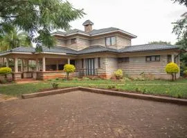 Mt Kenya View Villa 5BR Ensuite with Guest Wing