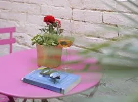 2BR Central, 2 Mins to Town Centre, Free Parking, Fast Wi-Fi By Clarendon Stays