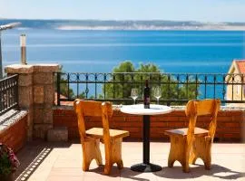 Apartmani Lucky with beautiful sea view