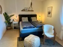 Gemütliches Doppelzimmer mit Gartenblick und Top ÖV