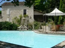 Maison charmante avec piscine partagée à Montaigu-de-Quercy