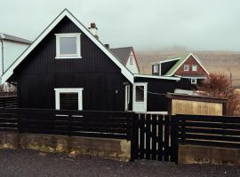 Á Reyni - House - Historic stay - Village life, hotel u gradu Sandur