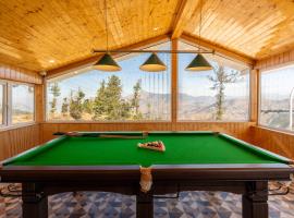 SaffronStays Whispering Alps 3BHK, hotel em Cheog