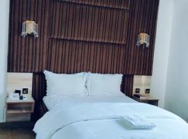 Meglams Hotel and Suite: Yenagoa şehrinde bir otel