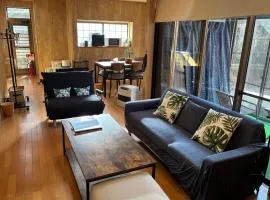 コテージ鹿留スマプロハウス ペットと泊まれる一棟貸し 富士急まで20分 2階建て3LDK最大8名 Wi-Fi完備