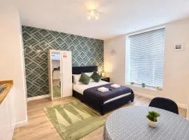 Charming Studio Apartment in Bournemouth - Central Location - Walk to Town and Beaches