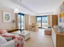 Apartamento Yuka en Dénia luminoso con terraza y piscina by Family Homes Rentals