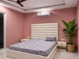 Shiv kashi farm luxury 3bhk with big pool, hotel a Noida