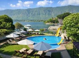 Zoé’s Paradise Waterfront Hotel