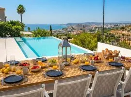 Villa Sitges Colonial. Impressive views of the sea. High design. Renovated.