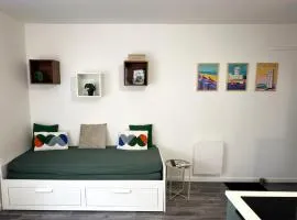 Studio équipé pour 2 personnes port olonna
