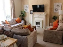 York Place Beautiful Apartment 5 Bedrooms Sleeps 9