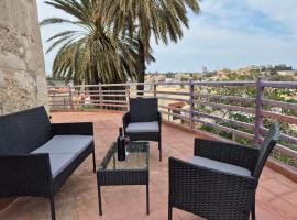 A medieval windmill tower 2bedrooms in the heart of old town with magnificent panoramic seaview and cityview, hotel u gradu Grad Rodos