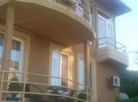 gostevoi dom lela qobuleti