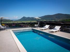 Vineyard Escape with Private Pool - near Varaždin by Destination GREEN Croatia: Margečani şehrinde bir otel