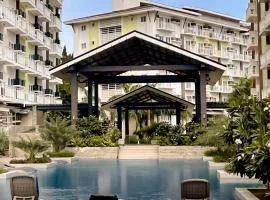 Resort Style Studio near Mactan - Cebu Airport - with Pool & Gym