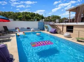 Villa Esteves avec piscine proche Braga Parking-terrasse & calme