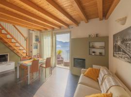 EnjoyIseoLake - Vittoria - Casa vacanze su 2 piani con vista lago e piscina, מלון בParzanica