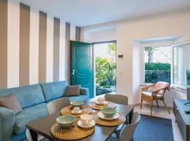 GuestHost - Charming 3-Story Lakefront Villa