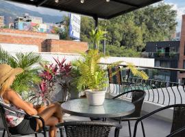 La Familia Hostel - Parque Poblado, viešbutis mieste Madeljinas