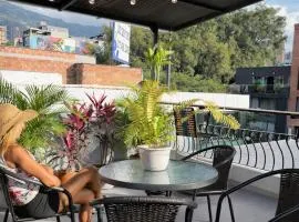 La Familia Hostel - Parque Poblado