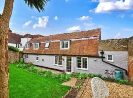 Finest Retreats - The Old Barn, Hadlow