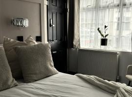 Frankies Lodge, hotel v mestu Disley