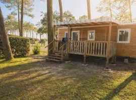 Mobil-home neuf sous les pins, à proximité des infrastructures