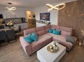 Elegantes & modernes Apartment NeLi mit Terrasse, 100m zum Hafen Röbel Müritz