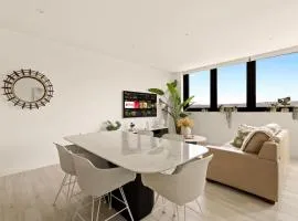 2BDR Luxury Apartment Panoramic Views