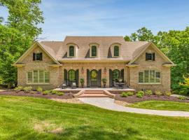 Golf Course View with a Pool Hot Tub and Sauna 5400 SqFt, Hotel in Franklin