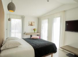 Hôtel Spa Montaigu, Hotel in Saint-Sulpice-le-Verdon