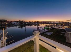Azule Waterfront Villa with Private Dock, hotel a Clearwater Beach