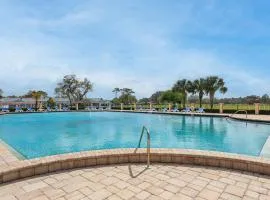 Pool Access + Course View: Golf Getaway in Sebring