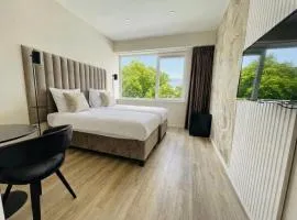 Chic Suite w Bathroom & Kitchen