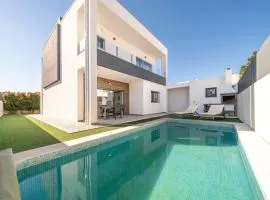 GuestReady - Aroeira Pool Villa