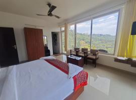 Holidayz by Stayz Royale Munnar - Misty & Sunrise Experience, ξενοδοχείο σε Munnar