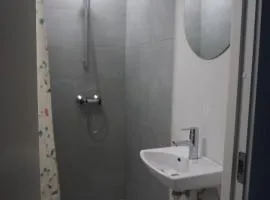 Værelse tæt på strand og by