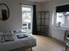 Værelse tæt på strand og by