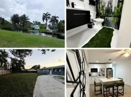 2 bed Lake House in Lantana 3 MI to Beach NO FEES