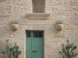 Pètra Boutique Home