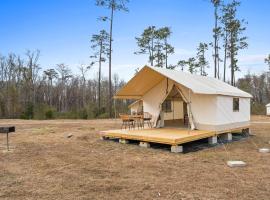 Lakeside Glamping with Free Kayaks & Fishing – hotel w mieście Wewahitchka
