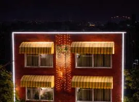 Saffron Inn - Near India Expo Mart