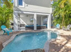 La Coconut - 1 Block to Beach! Dog Friendly! Ping Pong & Foosball, Heated Pool by Anna Maria Life